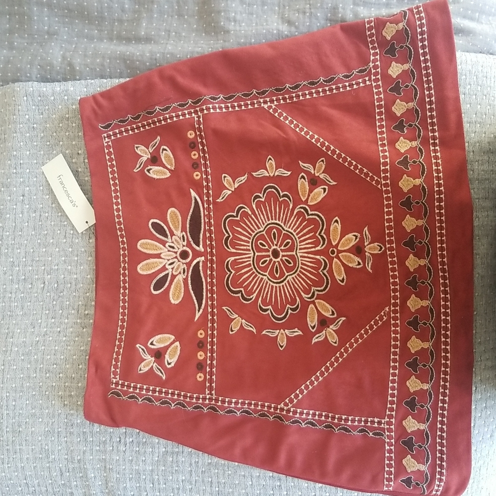 Embroidered skirt
